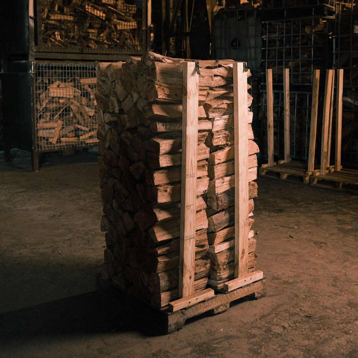 Standard Oak Firewood - 700lb Pallet